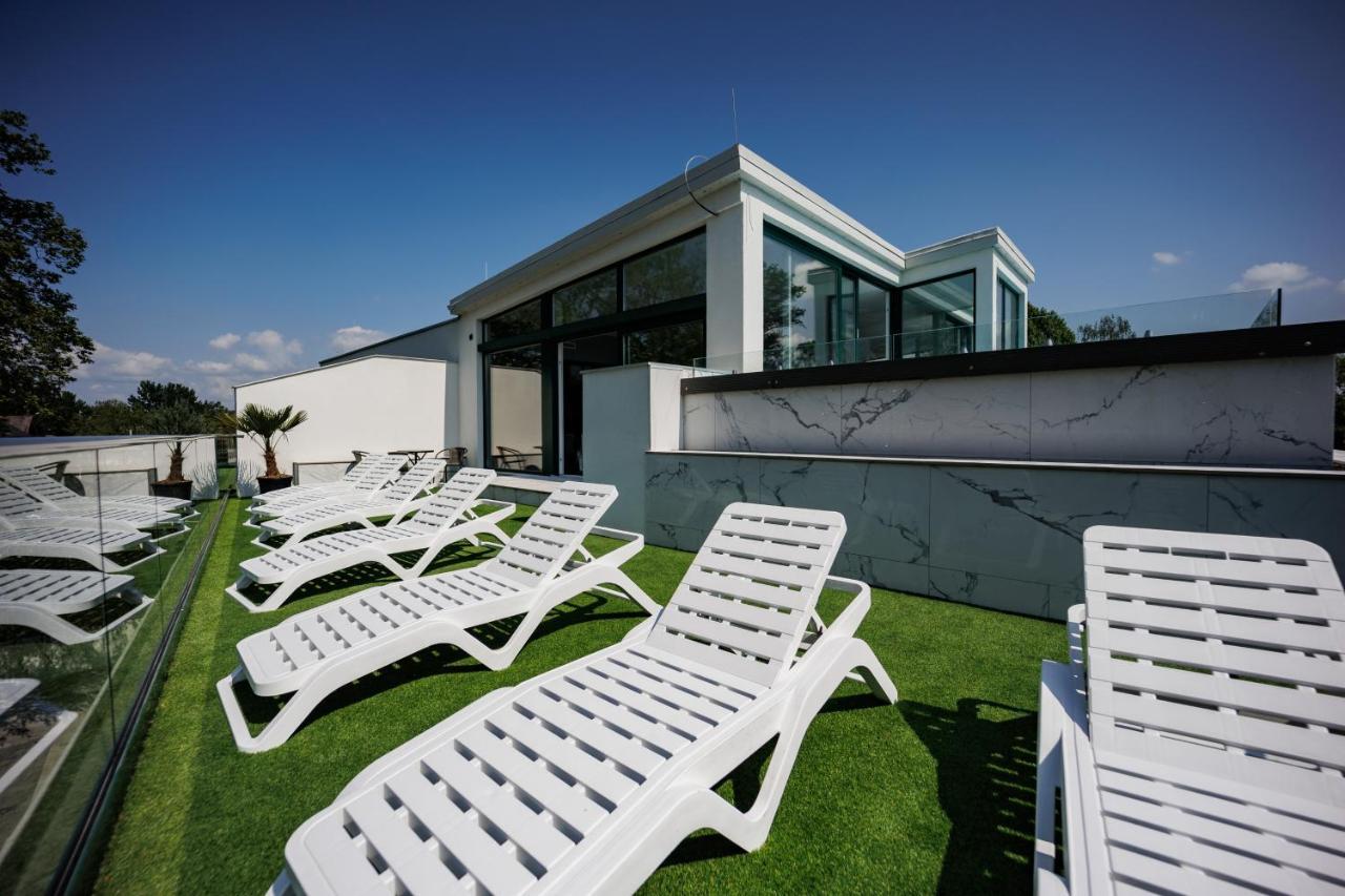 Villa Bauhaus Penthouse Wellness Apartman Siofok Exterior photo